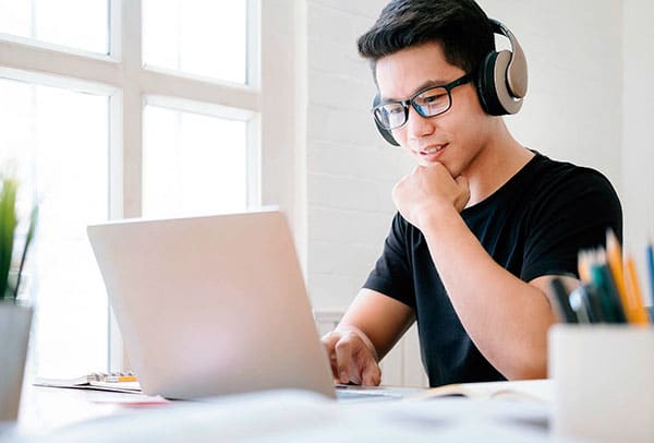 Leia mais sobre o artigo Ensino a distância cresce