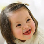 Pequenos sinais durante o sono: o que observar em bebês com síndrome de Down